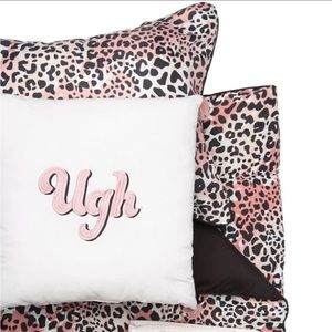 BCBG UGH 8-PIECE BED IN A BAG SET (Queen size)